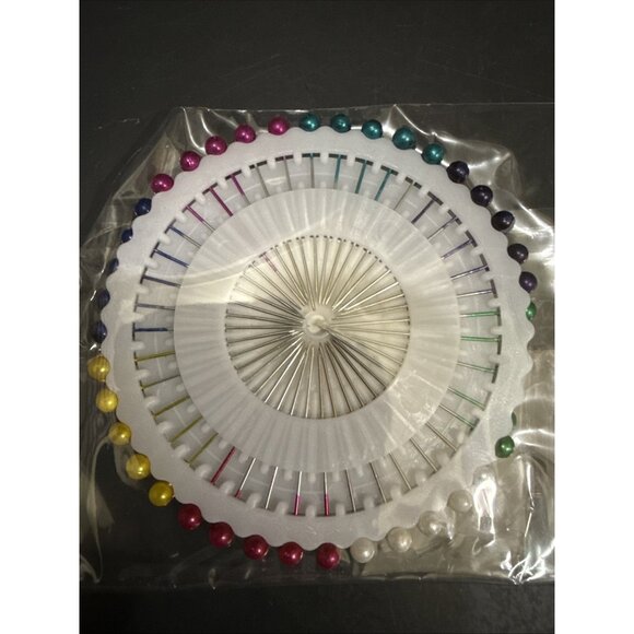 Mira Handcrafts 4 skeins of yarn 2 crochet hooks 40 Berry Pins Opened Bag New - Picture 3 of 13